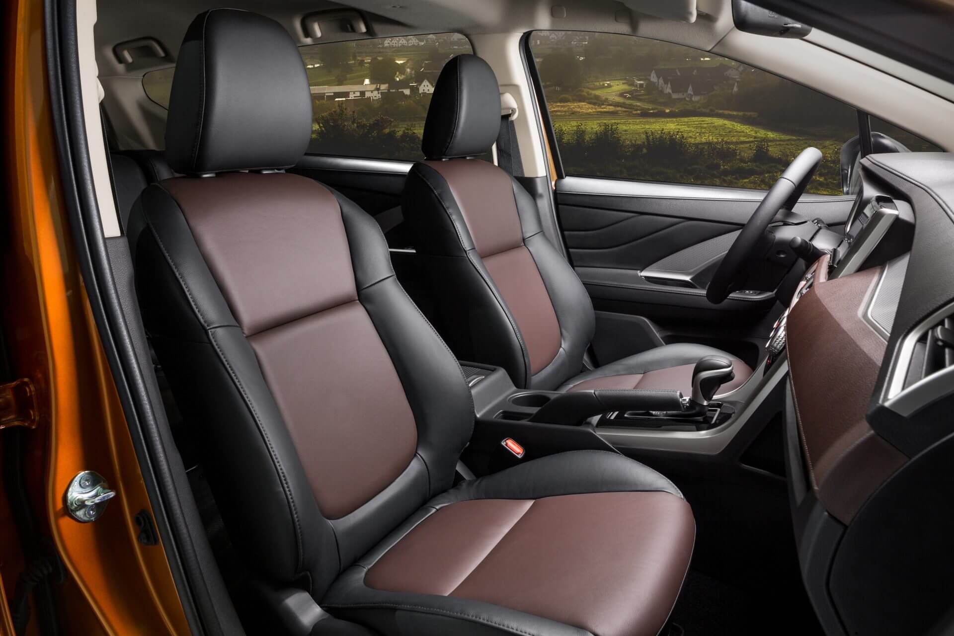 nội thất xe rộng rãi sạch sẽ